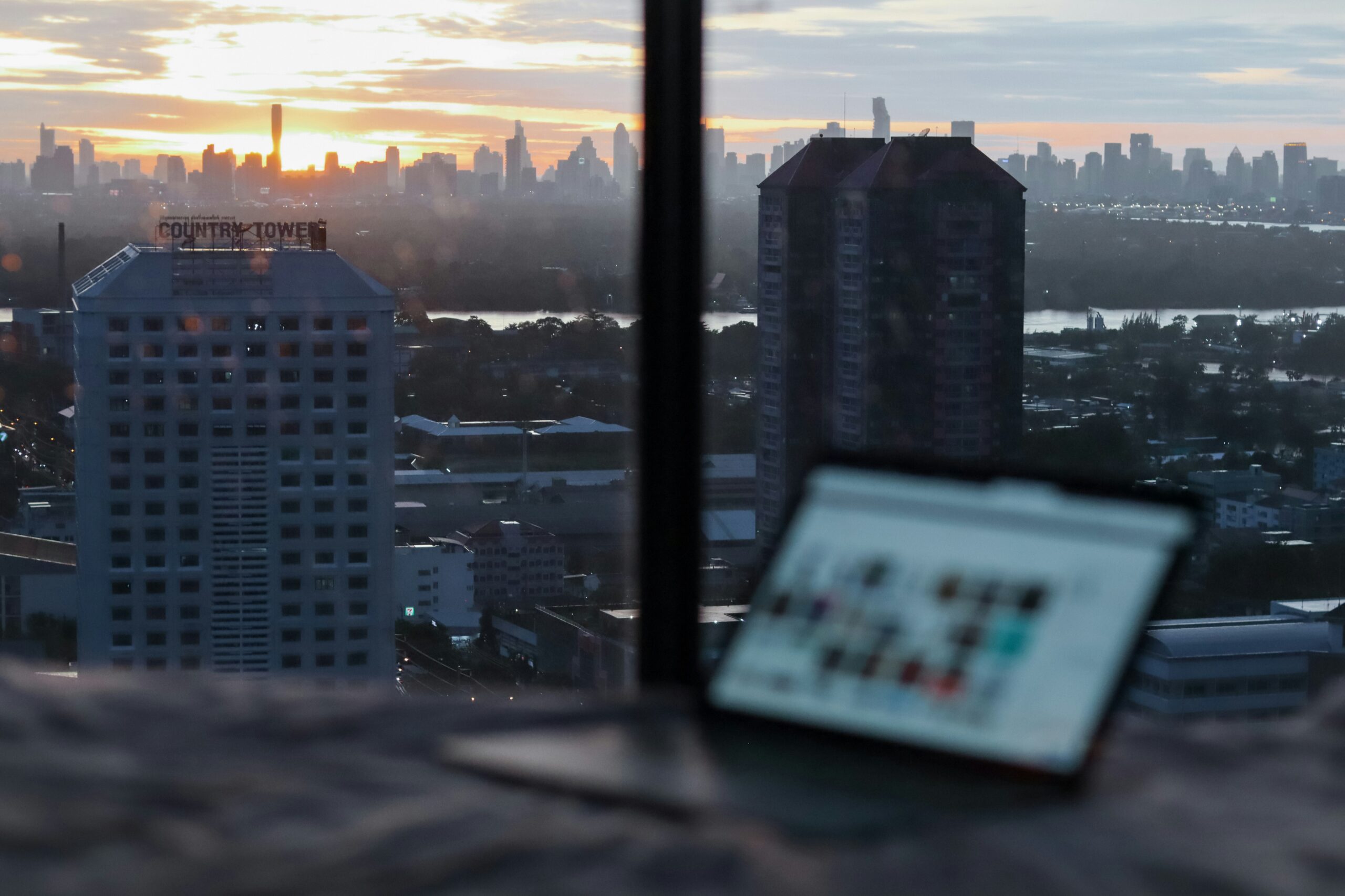 How to Become a Digital Nomad in 90 Days or Less